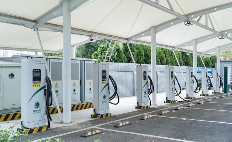 為何高速服務(wù)區(qū)公共充電樁常遇“有樁難充”困境？