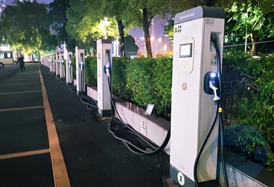 昆明加速新基建布局 62個億元以上項目引領(lǐng)，新能源充電樁建設(shè)駛?cè)肟燔嚨? class=